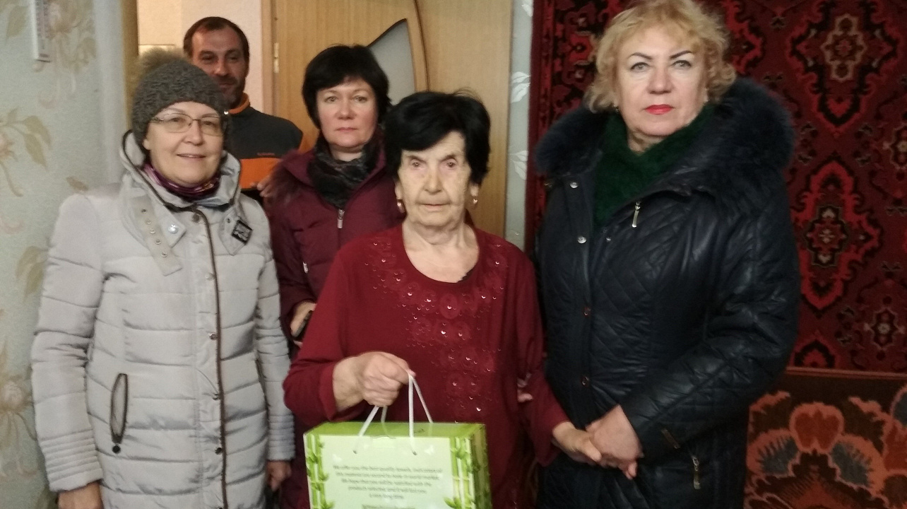 Юбиляров поздравили с 90-летием в избирательном округе №27