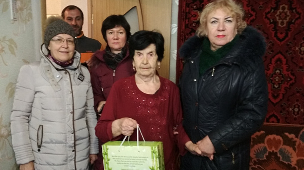 Юбиляров поздравили с 90-летием в избирательном округе №27