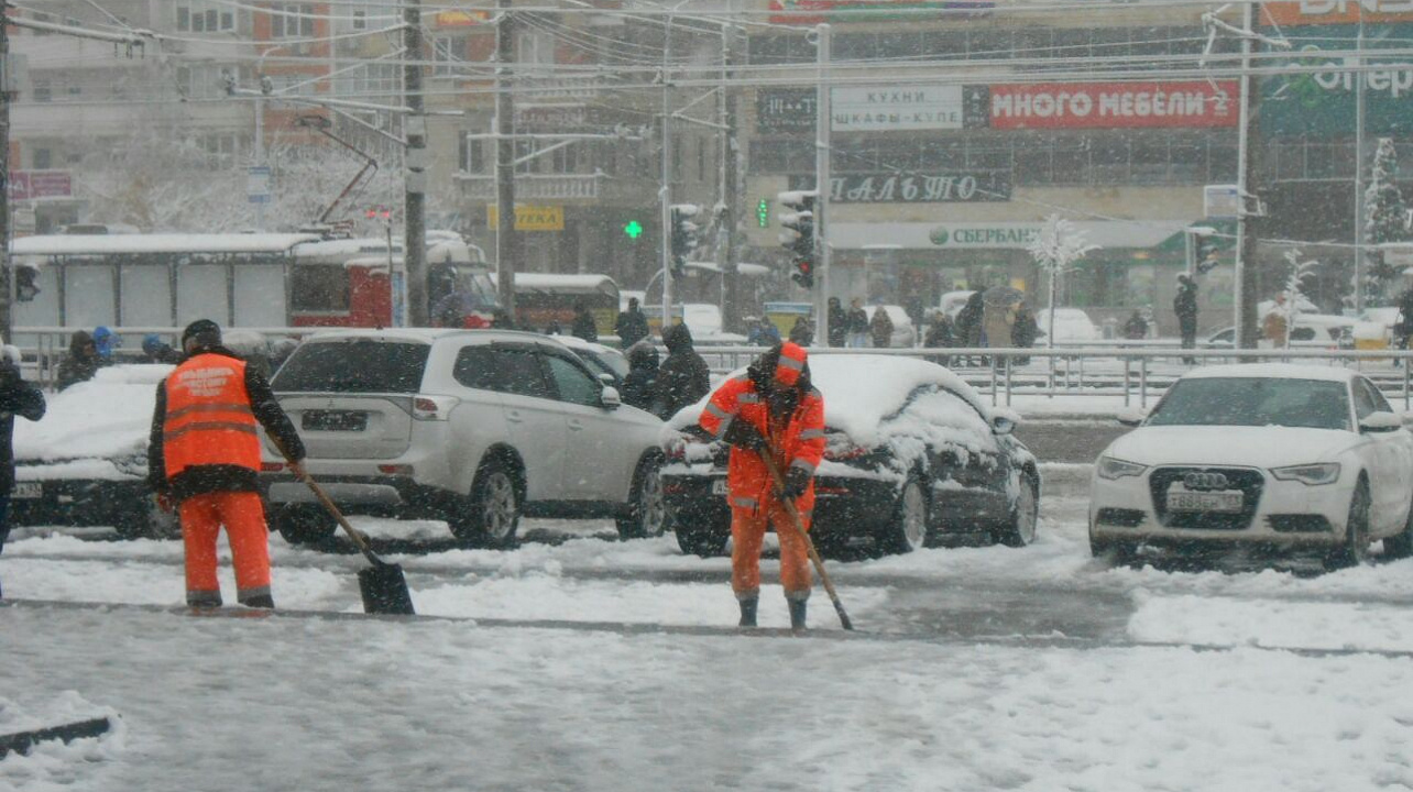 В Западном округе ведётся непрерывная работа по очистке территории округа от снега