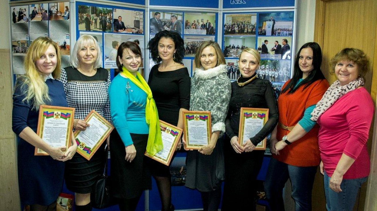 Депутат ЗСК Григорий Пенжоян поздравил самых активных мам Фестивального избирательного округа с Днем матери