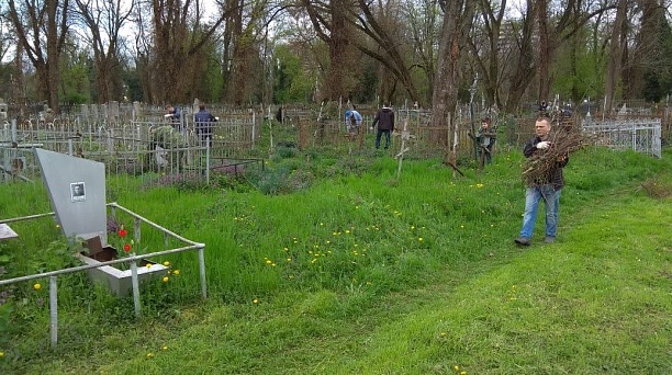 На Всесвятском кладбище пройдет субботник