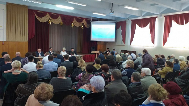 Глава Прикубанского округа Александр Журавлев встретился с жителями Славянского микрорайона