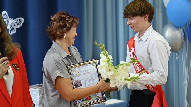 Евгений Наумов и Вера Галушко поздравили краснодарских выпускников с окончанием школы 