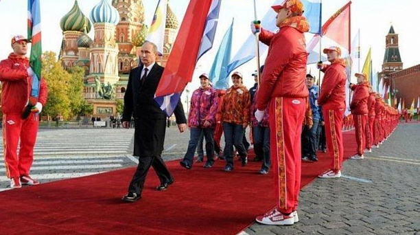 Студентка Центрального округа Ксения Онищенко встречала Олимпийский огонь в Москве