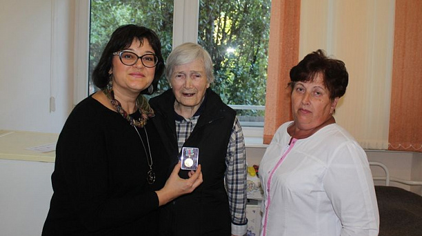 Ветеранам Центрального округа, проходившим лечение в госпитале, вручили памятные медали