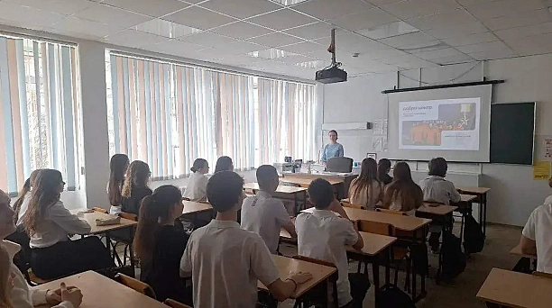 Школьникам Краснодара рассказали о добровольческой деятельности