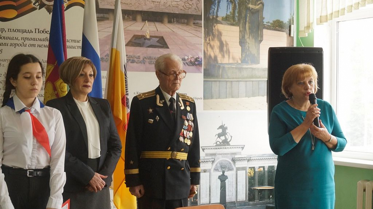 В школе № 5 открыли «Парту героя»