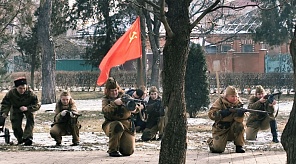 В сквере Льва Толстого показали реконструкцию боя за освобождение Краснодара