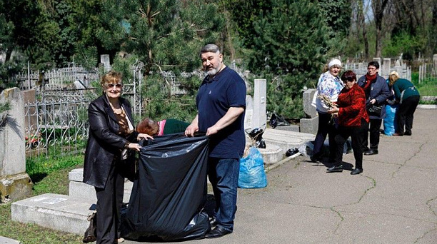 Пенсионеры Западного округа провели субботник
