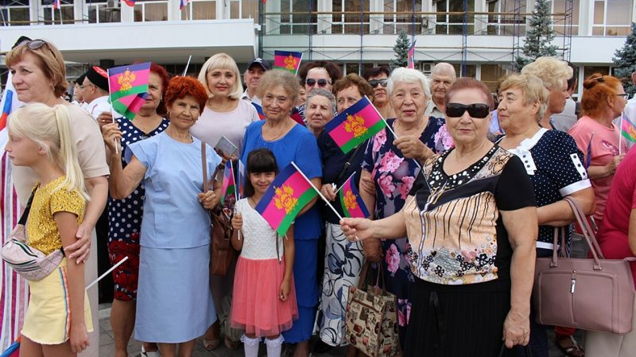 Общественность Центрального округа отметила День Государственного флага РФ