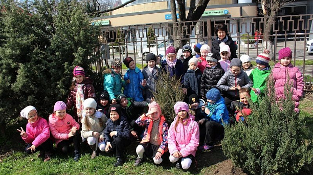 Учащиеся гимназии № 25 приняли участие в акции «Любишь город — посади дерево»