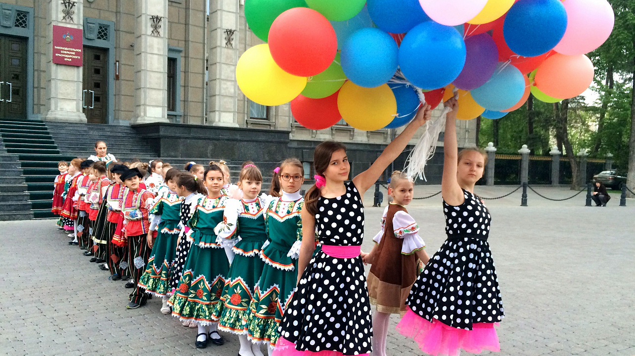 открытие фонтана у здания Законодательного Собрания Краснодарского края