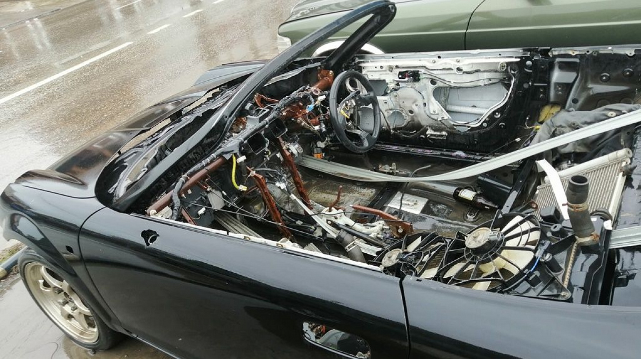 В Западном округе продолжается работа по выявлению и уборке брошенного автотранспорта