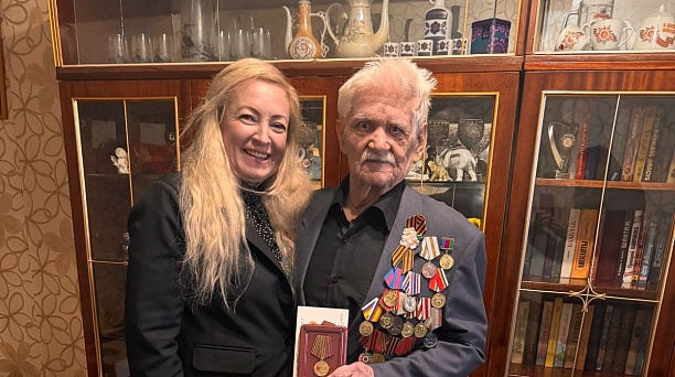 Продолжаем вручать медали нашим победителям ветеранам ВОВ