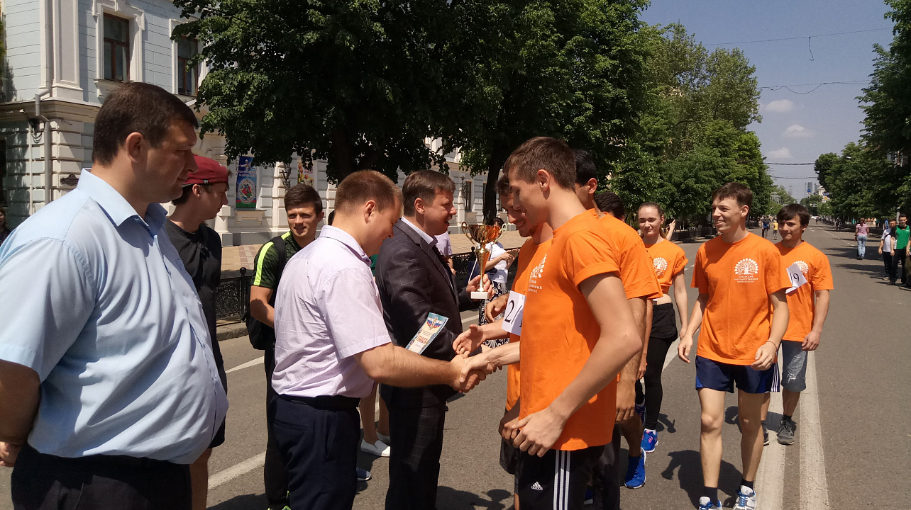 В Краснодаре прошла Всекубанская эстафета «Спортсмены Кубани — в ознаменование Победы в Великой Отечественной войне 1941–1945 годов»