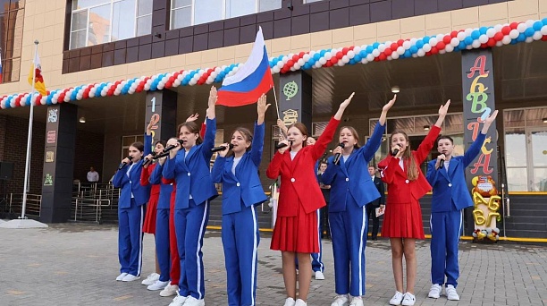 Губернатор Кубани и глава Краснодара приняли участие в открытии одной из самых больших школ в ЮФО 