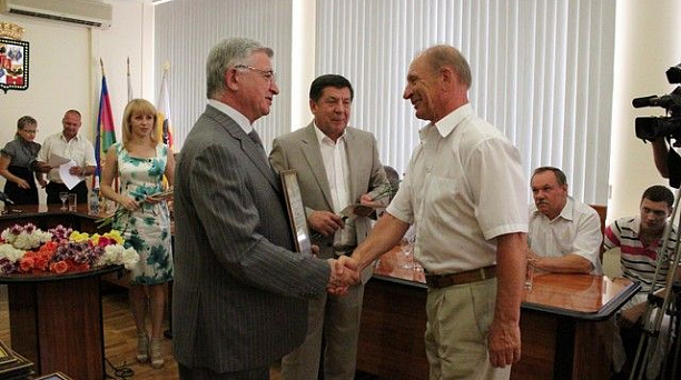 Владимир Евланов наградил лучших тренеров  Краснодара 