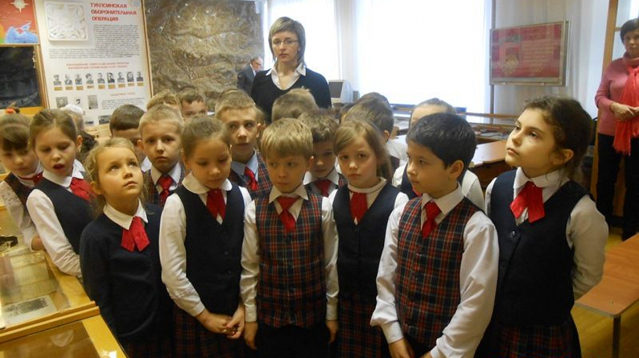 Первоклашкам рассказали о мужестве героев-десантников