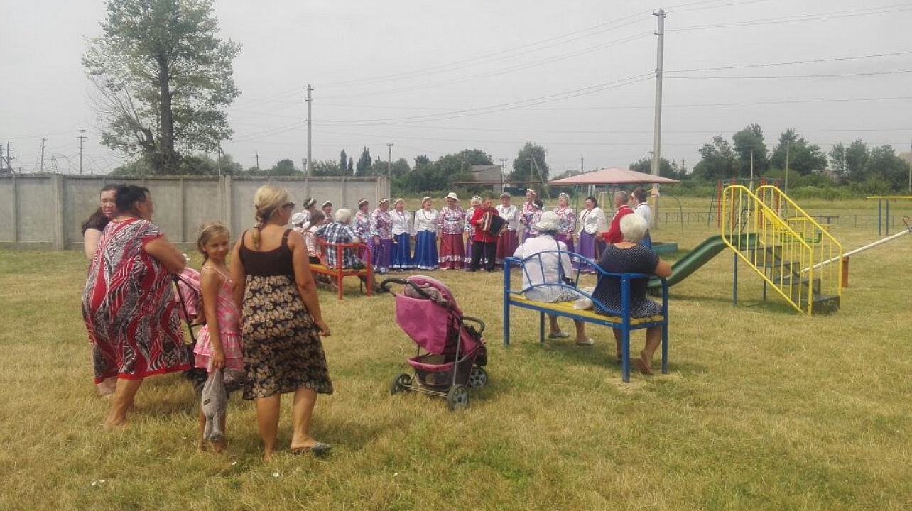 Артисты СДК «Елизаветинский» дали концерт для жителей хутора Октябрьского