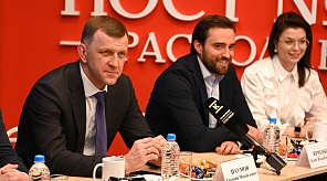 Глава Краснодара Евгений Наумов поздравил с 8 Марта активисток движения «Пост № 1»