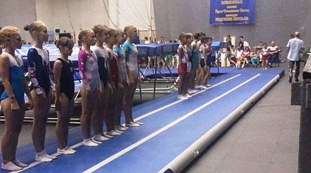 Во Дворце спорта «Олимп» Западного округа проходят соревнования в память о Герое Советского Союза