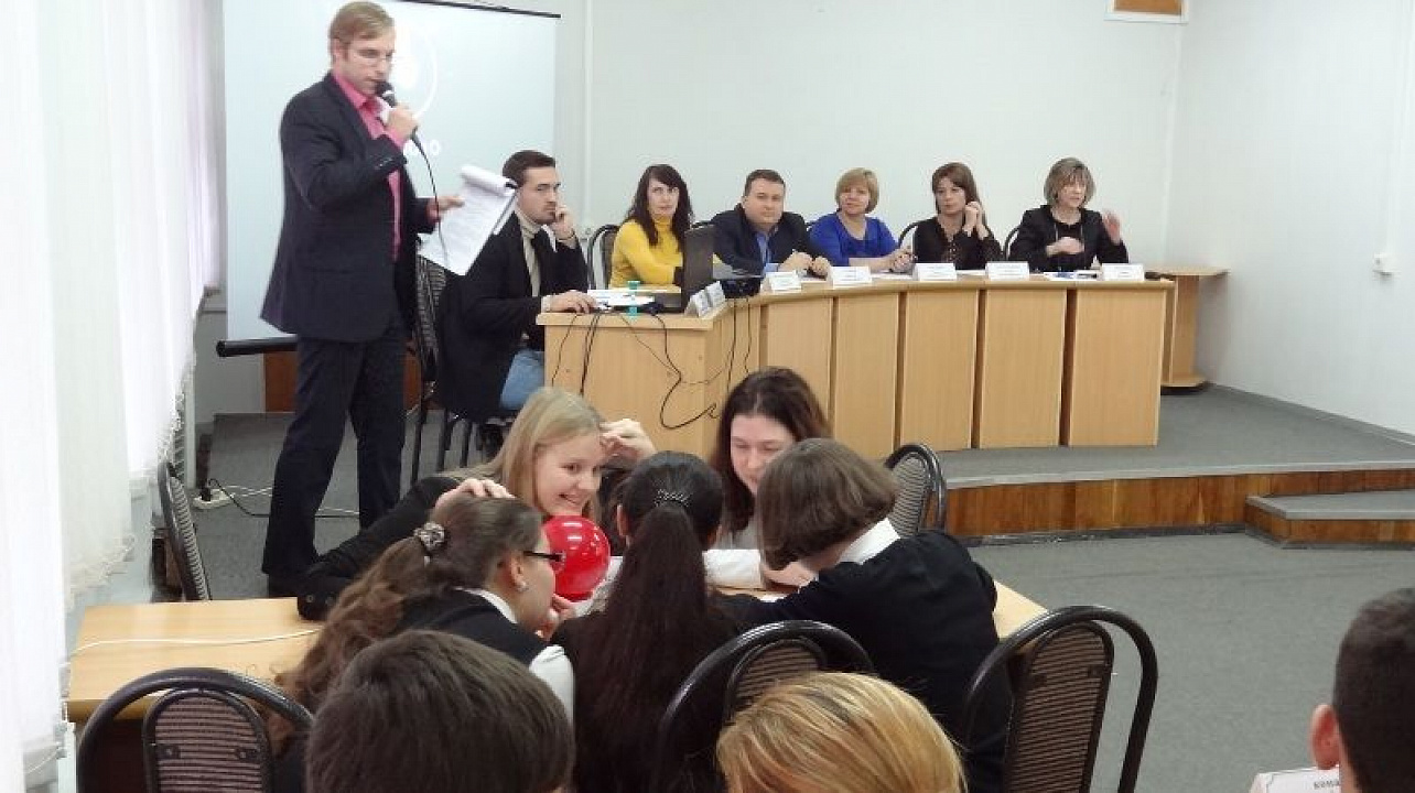 В администрации Центрального округа прошел брейн-ринг по избирательному праву