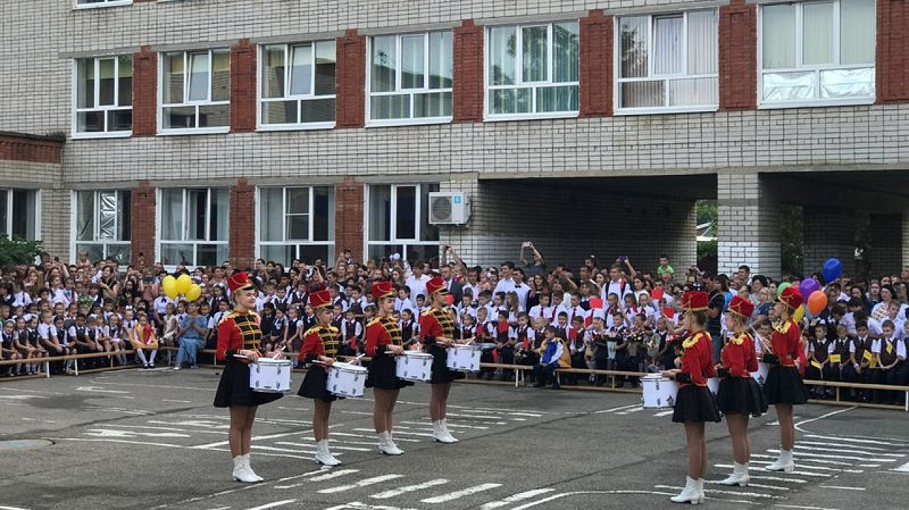 В школах Центрального округа прозвенел первый звонок