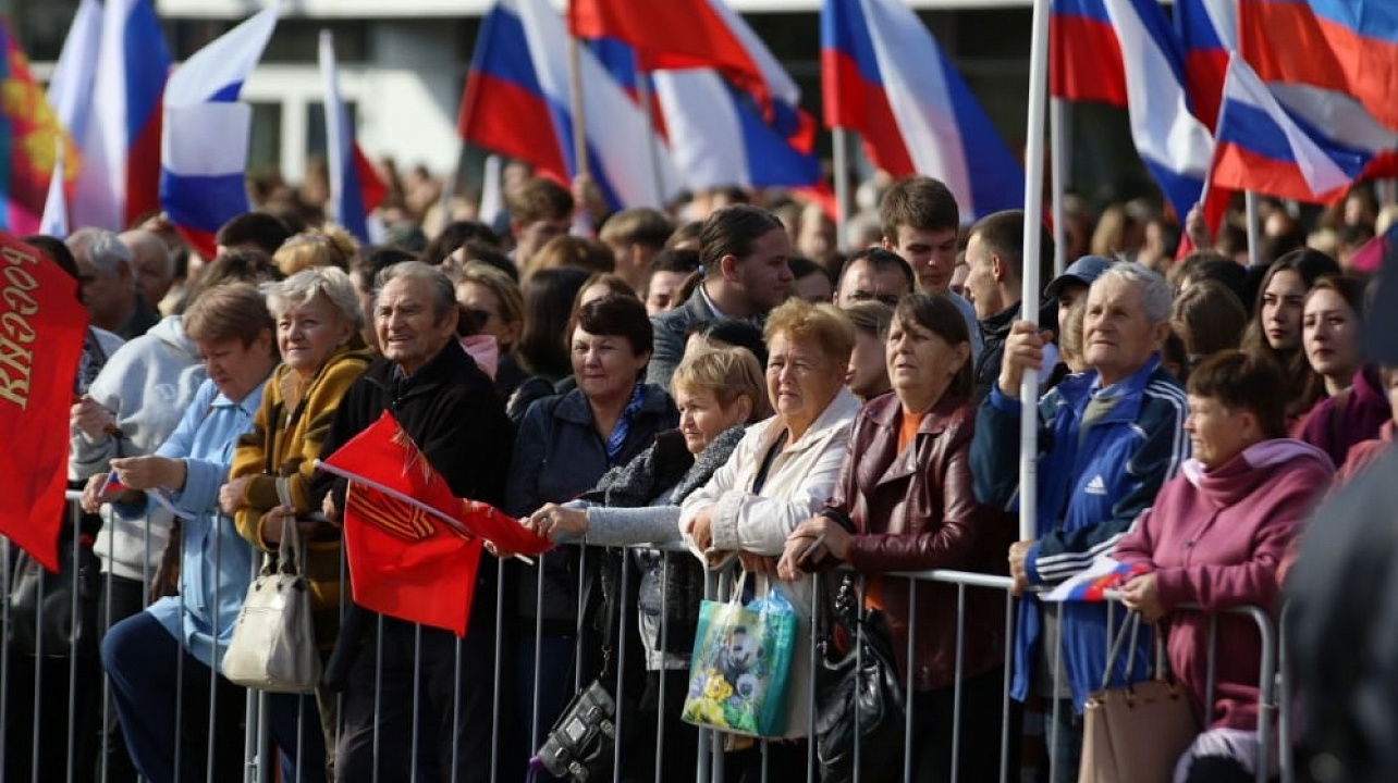 В Краснодаре состоялась патриотическая акция #СвоихНеБросаем!
