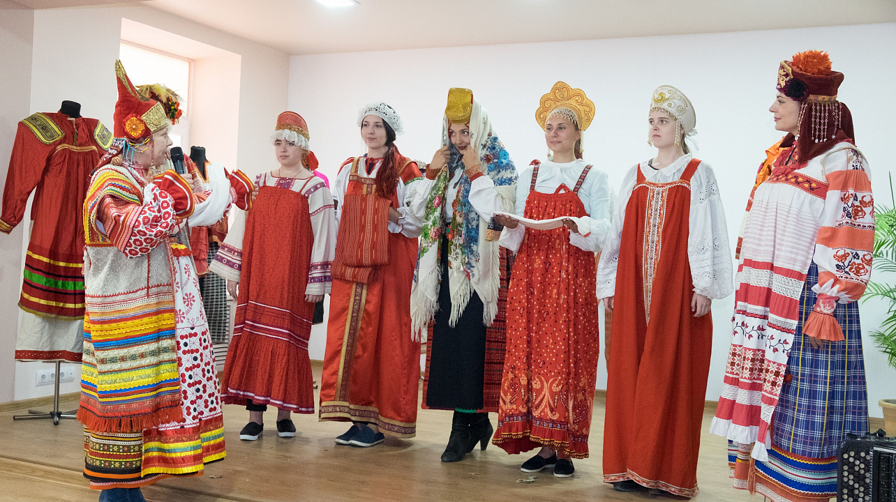 Активисты Общества русской культуры представили в учебных заведениях Краснодара фольклорную образовательную программу (6).jpg