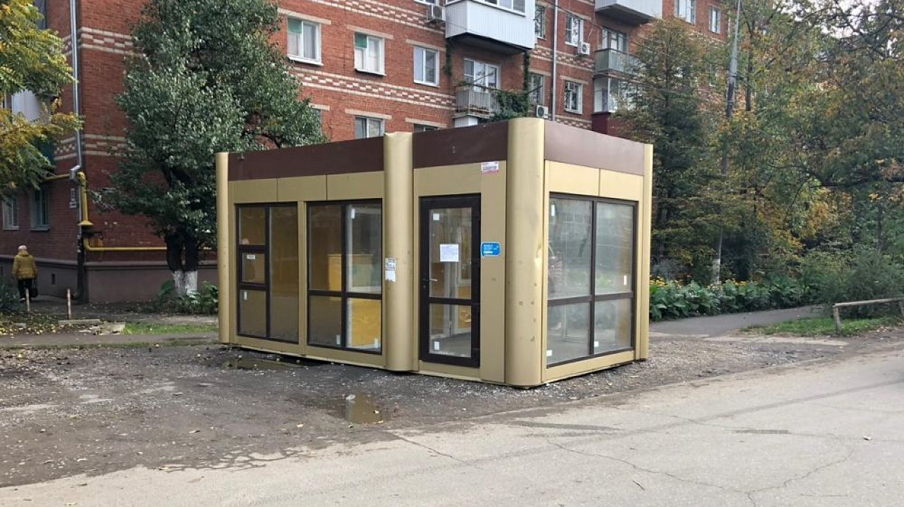 В Краснодаре демонтируют павильон на пересечении ул. Славянской и им. Толбухина