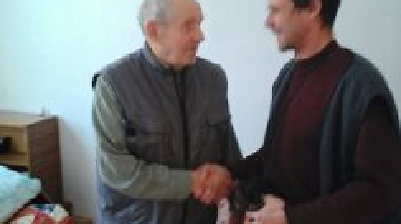 Жителям Индустриального вручили подарки ко Дню инвалида