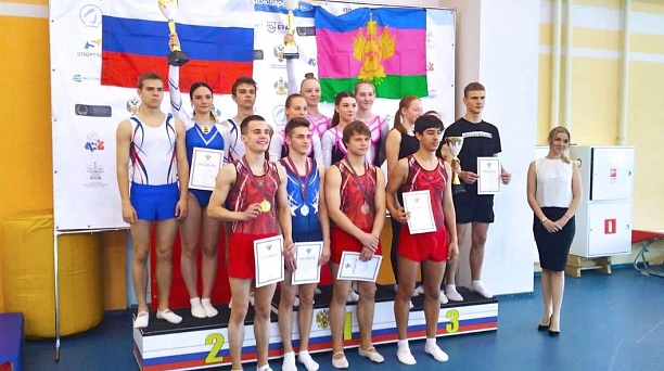 Сборная Краснодара заняла первое место на турнире по прыжкам на батуте