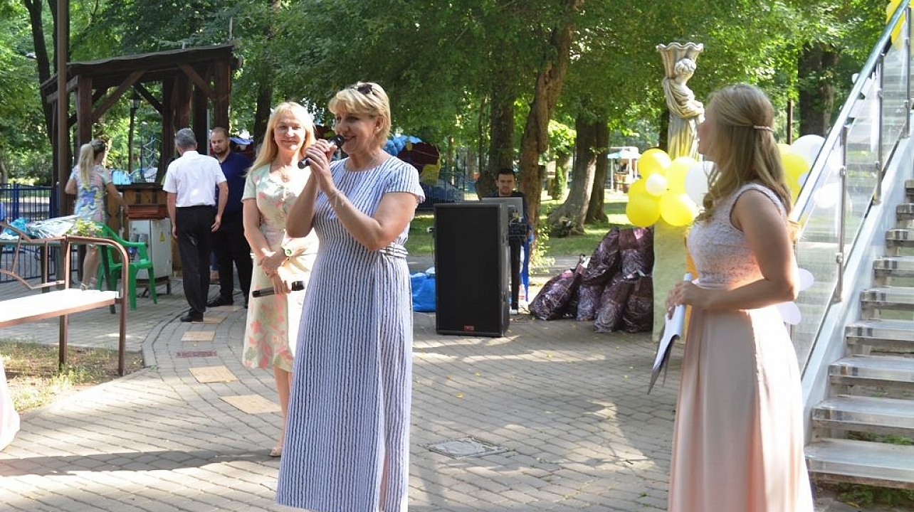 «В семейном кругу»