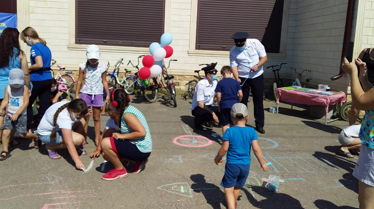 В садоводческом товариществе «Янтарь» прошли занятия с детьми по безопасной езде на велосипедах