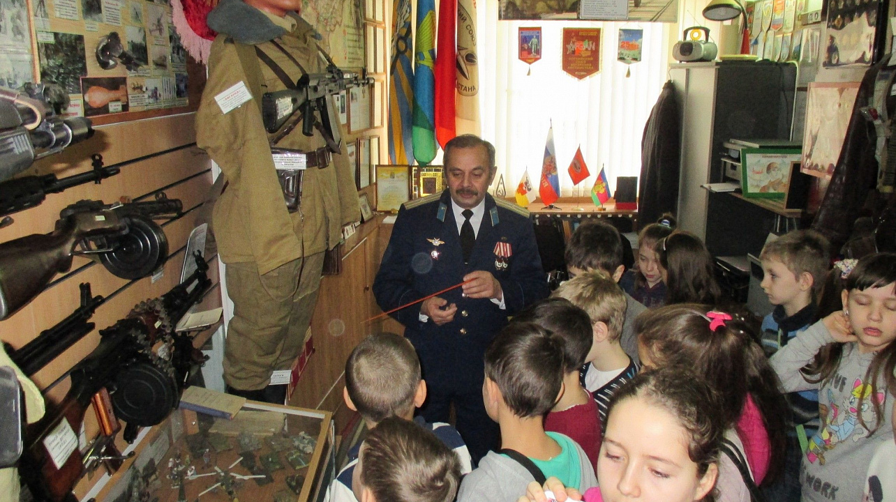 Учащиеся школы №16 совершили экскурсию в музей воинов-интернационалистов Прикубанского округа