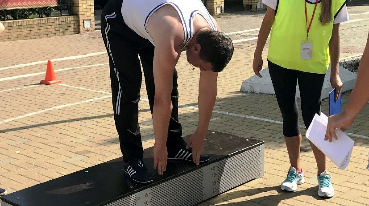 Сотрудники администрации Западного округа сдали нормы ГТО