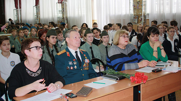 В гимназии Западного округа вспоминали войнов-интернационалистов