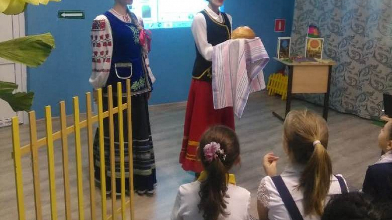 В  Доме культуры Западного округа состоялась литературно-музыкальная гостиная «Цвети Кубань, песнями воспетая»