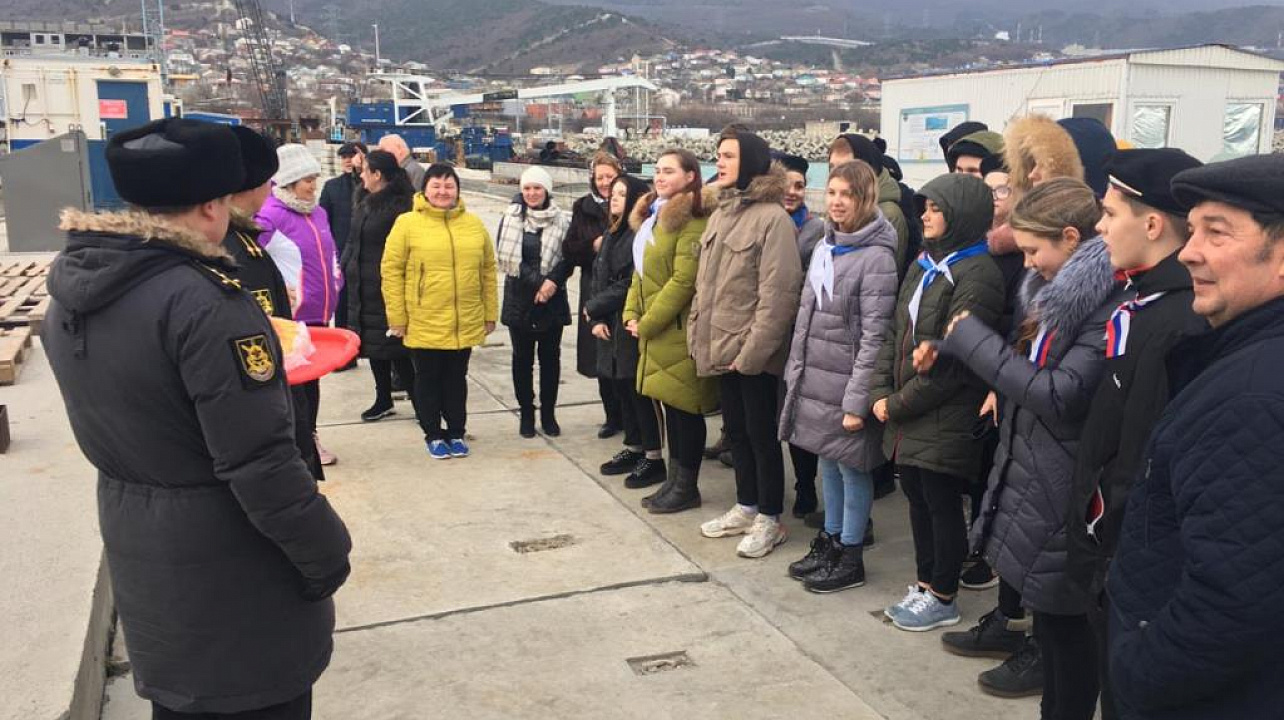 Школьники Западного округа побывали на подводной лодке «Краснодар»