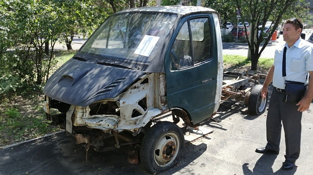 В Западном округе продолжают выявлять брошенный автотранспорт