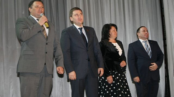 Сегодня глава Прикубанского округа поздравил женщин с наступающим Международным женским днем