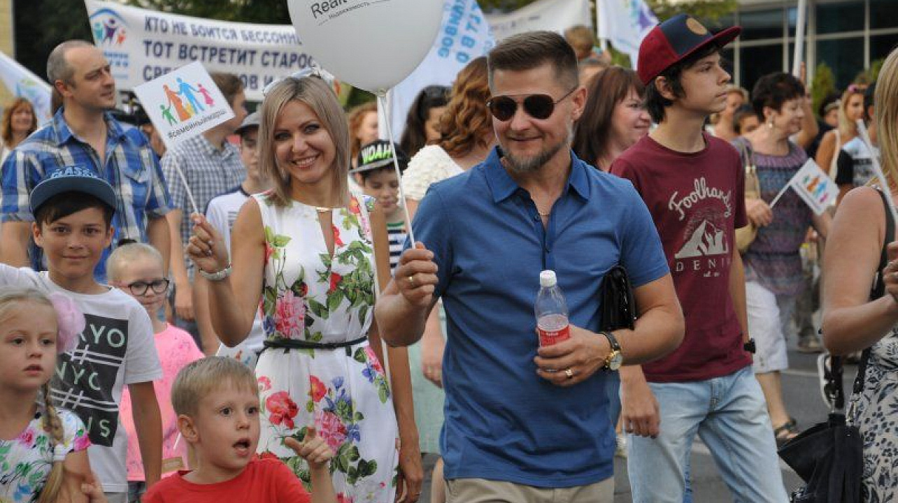 Семейный марш прошел по улицам Краснодара.jpg