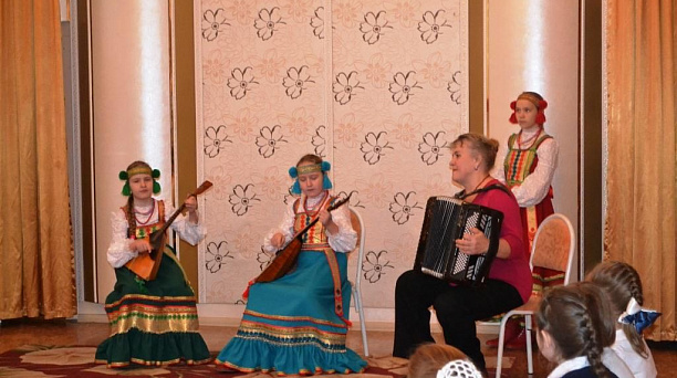 Воспитанники детской школы искусств им.Г.Пономаренко дали концерт патриотической песни в детсаде №123 Прикубанского округа