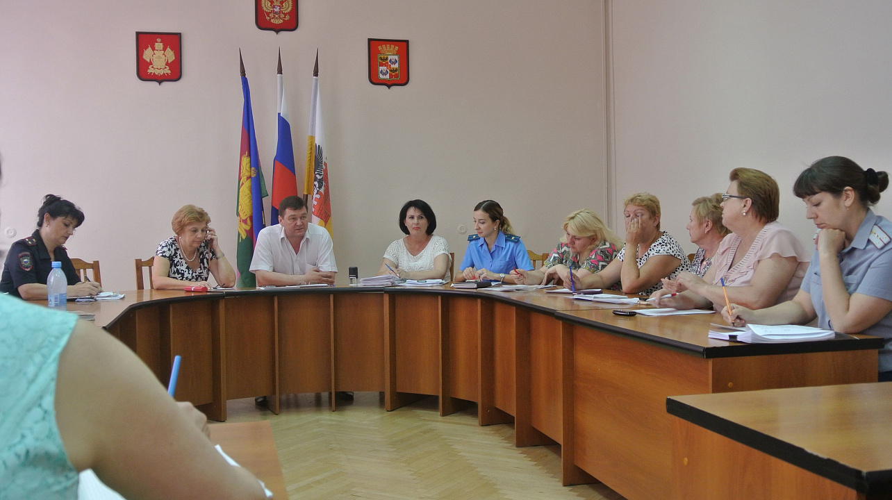 Заседание комиссии по делам несовершеннолетних
