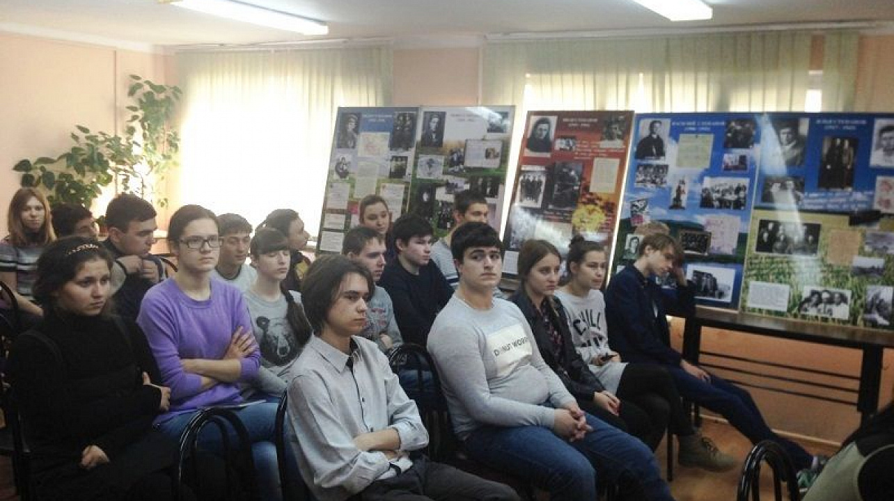 Студенты Российского университета кооперации посетили экспозицию музея семьи Степановых