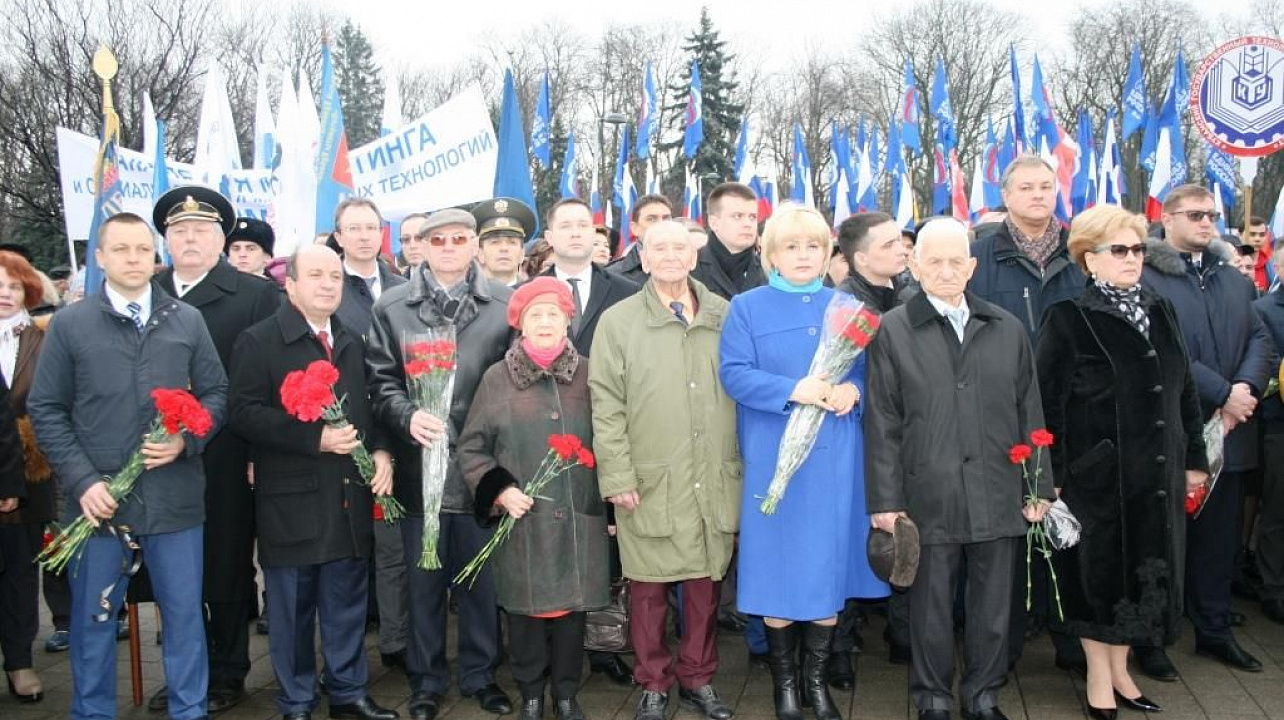Глава Прикубанского округа Андрей Дорошев возложил цветы к памятнику «Жертвам фашизма»