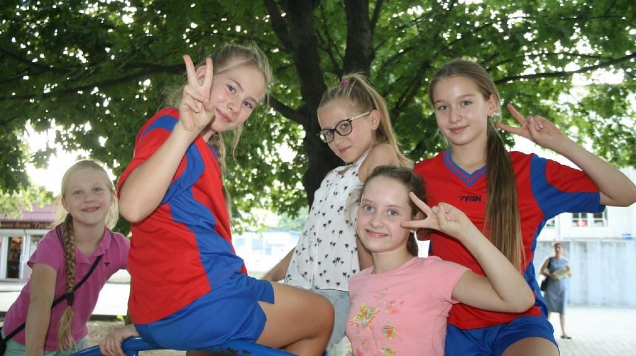 В сквере Фестивальном состоялись «Весёлые старты» для школьников