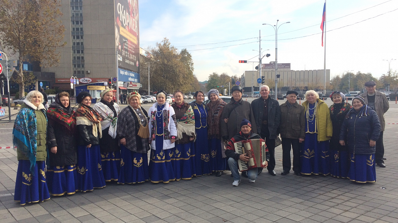 Творческий коллектив Западного округа выступил на ярмарке выходного дня