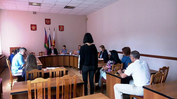 В администрации  Западного округа прошло заседание комиссии по делам несовершеннолетних и защите их прав