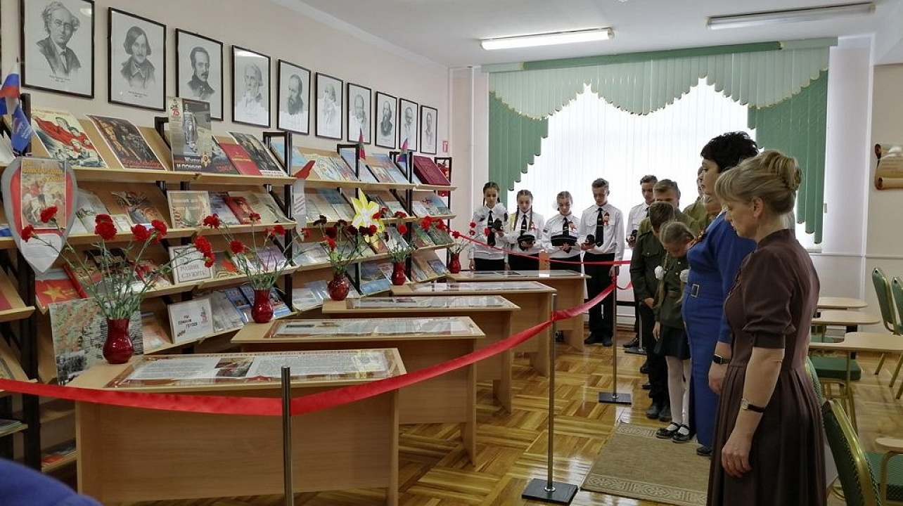 В школе № 101 состоялось торжественное открытие Парт Героев